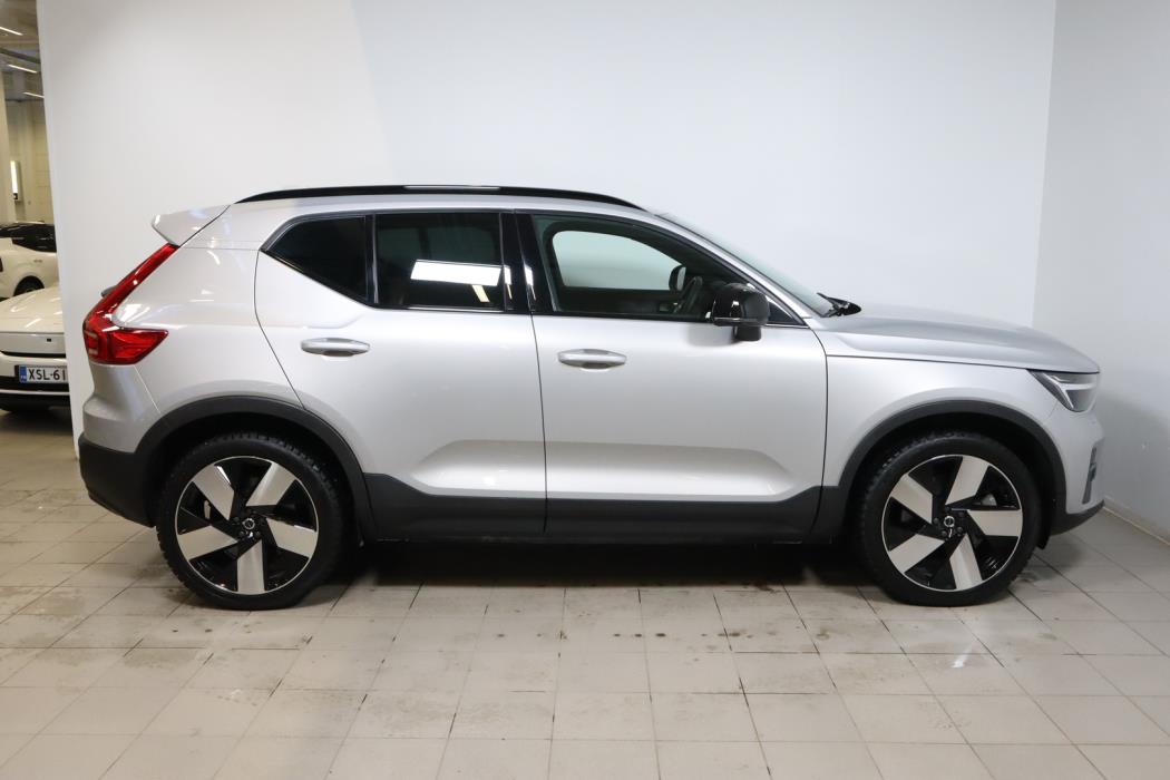 VOLVO XC40 2023