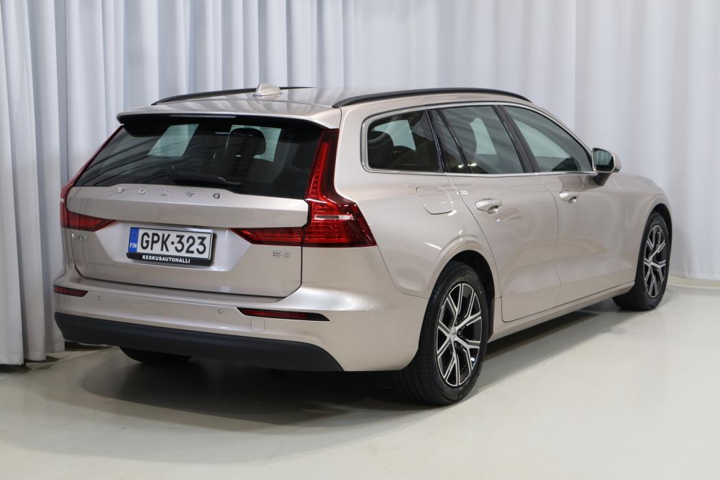 VOLVO V60 2023