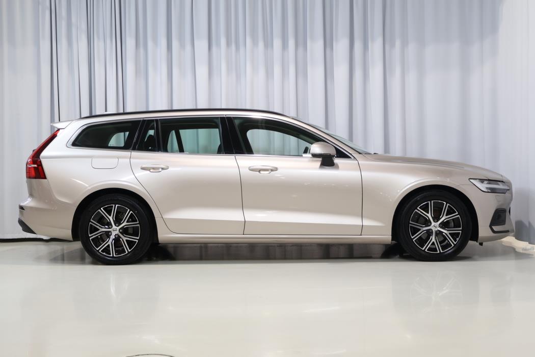 VOLVO V60 2023