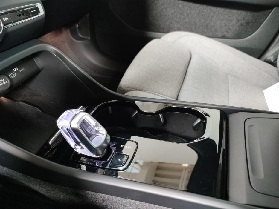 VOLVO C40 2024