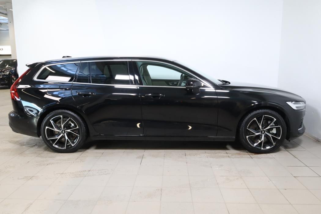 VOLVO V60 2025