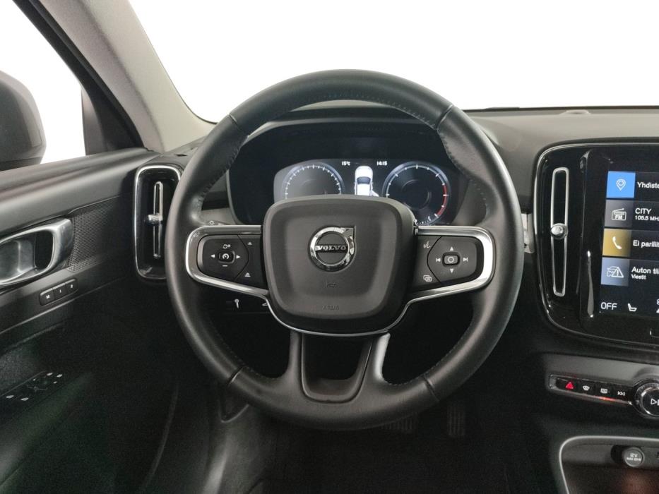 VOLVO XC40 2019