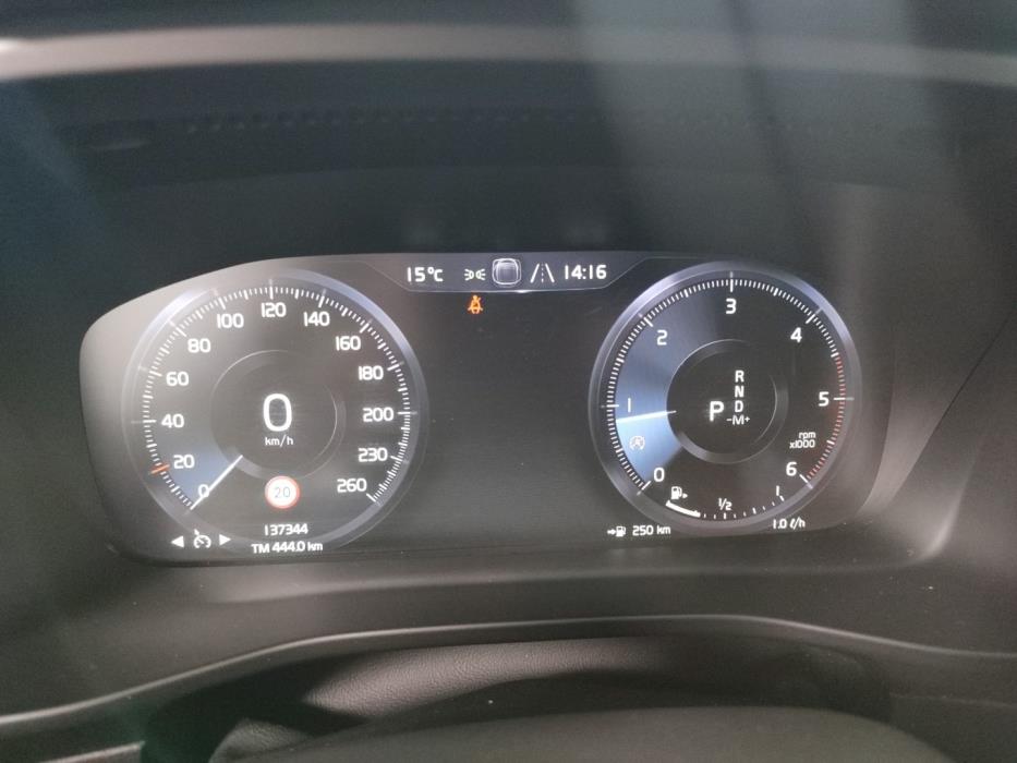 VOLVO XC40 2019