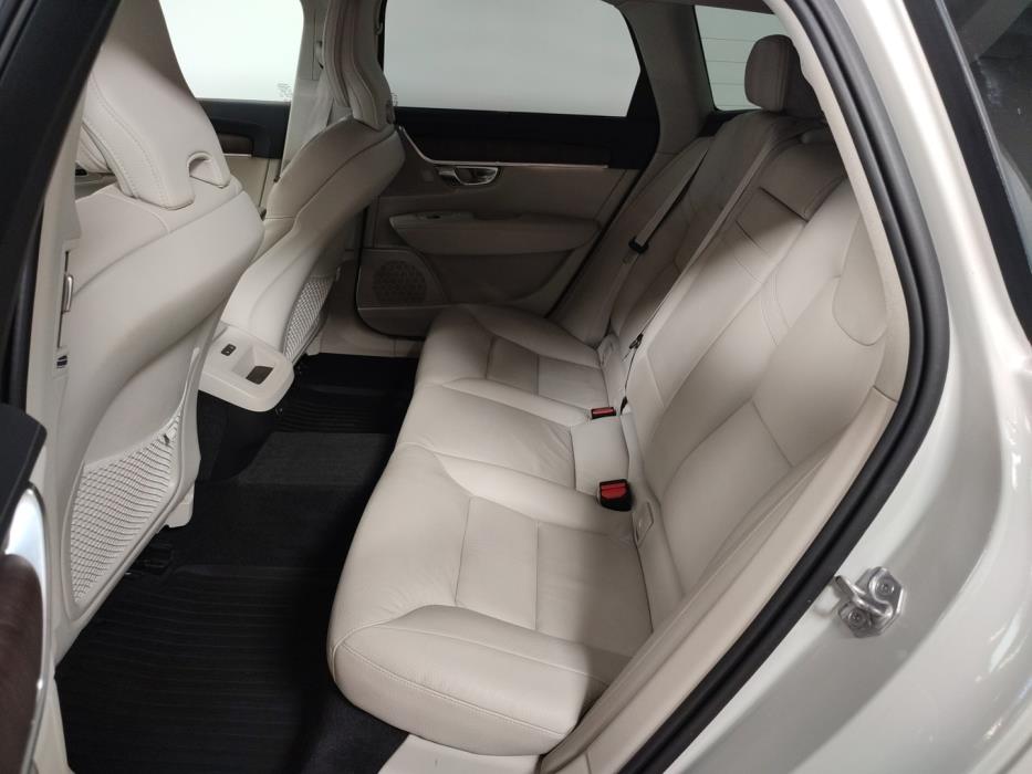 VOLVO V90 2022
