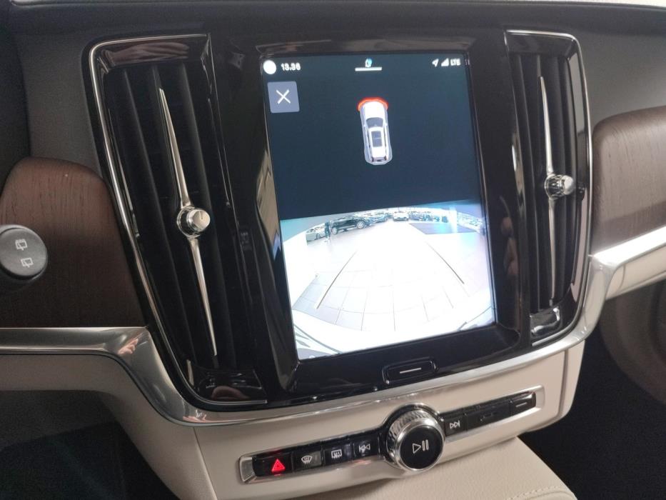 VOLVO V90 2022