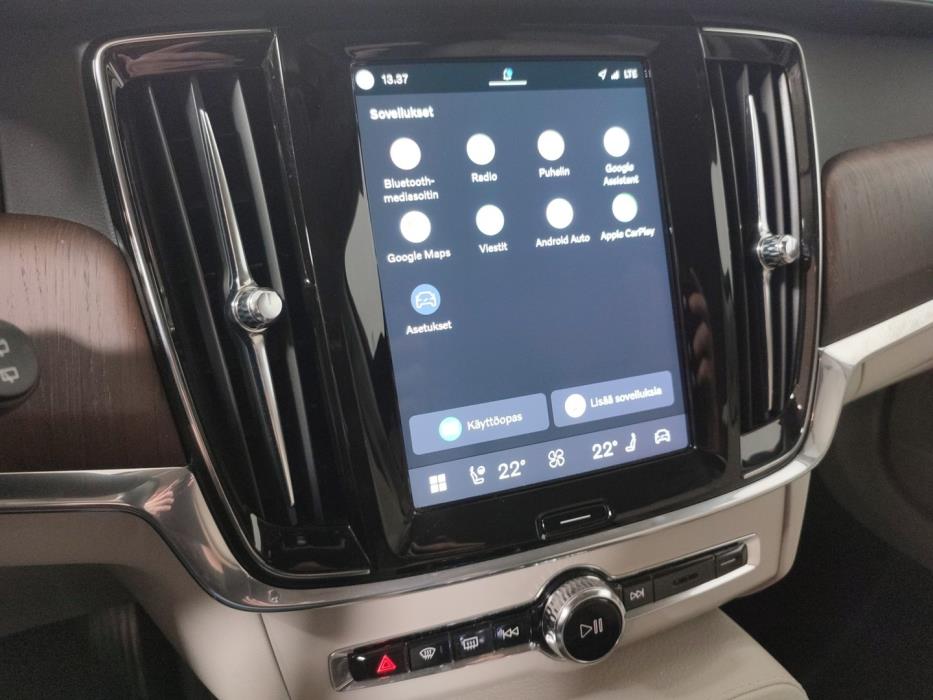 VOLVO V90 2022