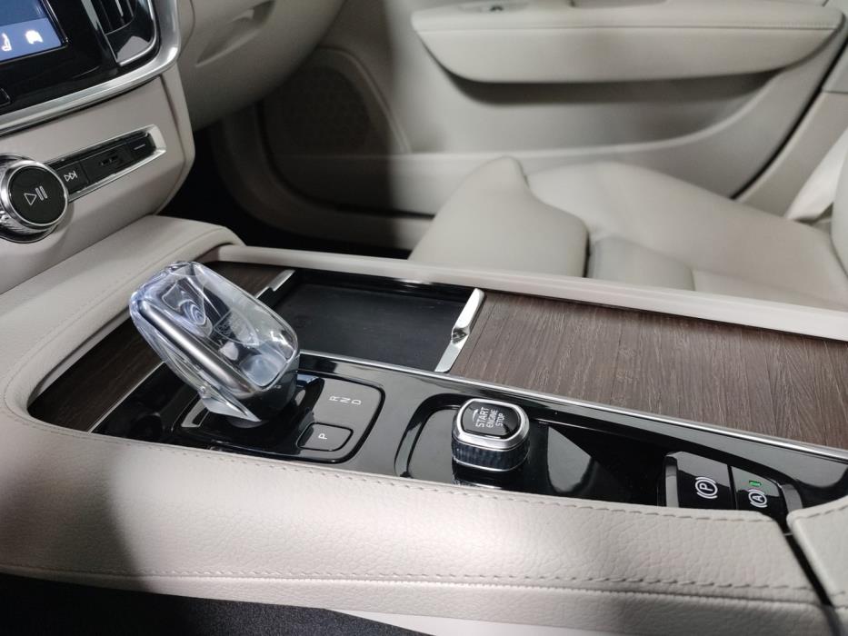 VOLVO V90 2022