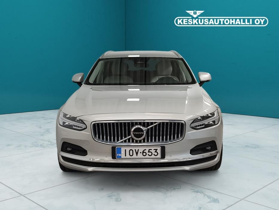 VOLVO V90 2022