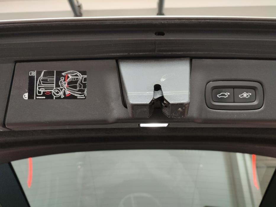 VOLVO V90 2022