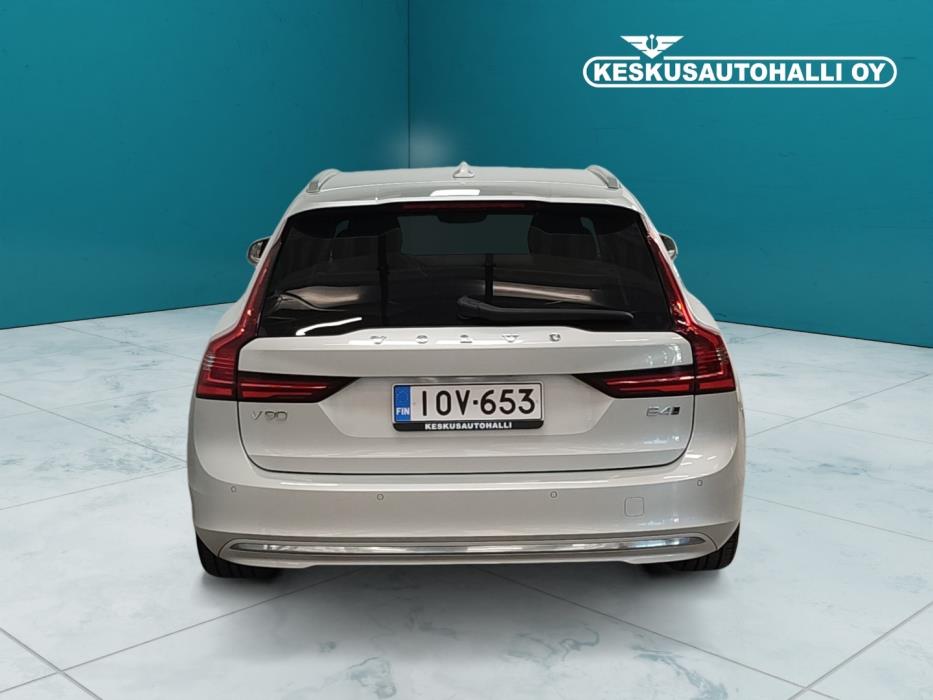 VOLVO V90 2022