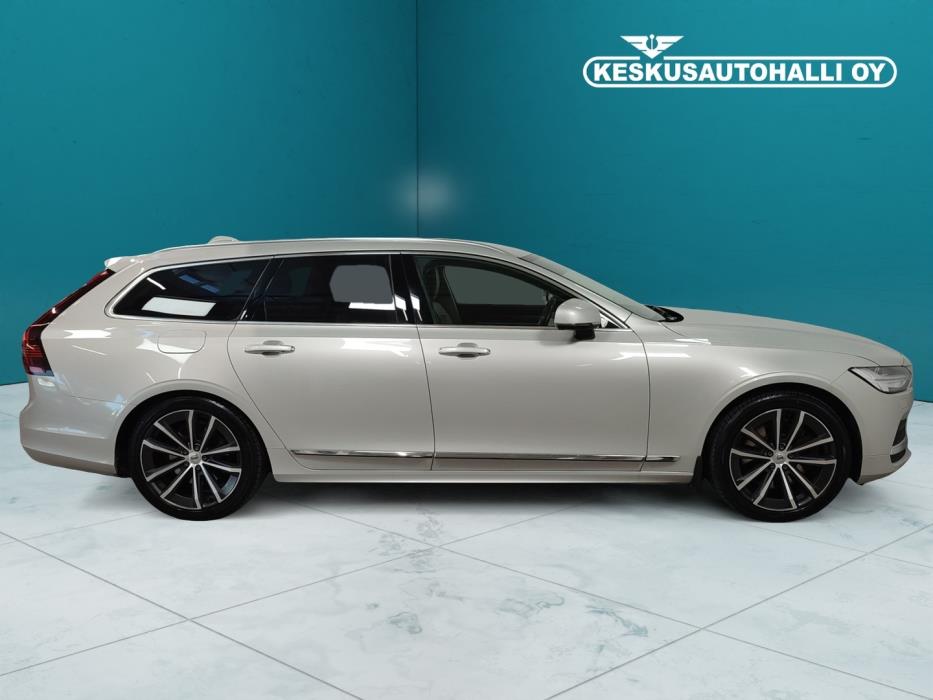 VOLVO V90 2022