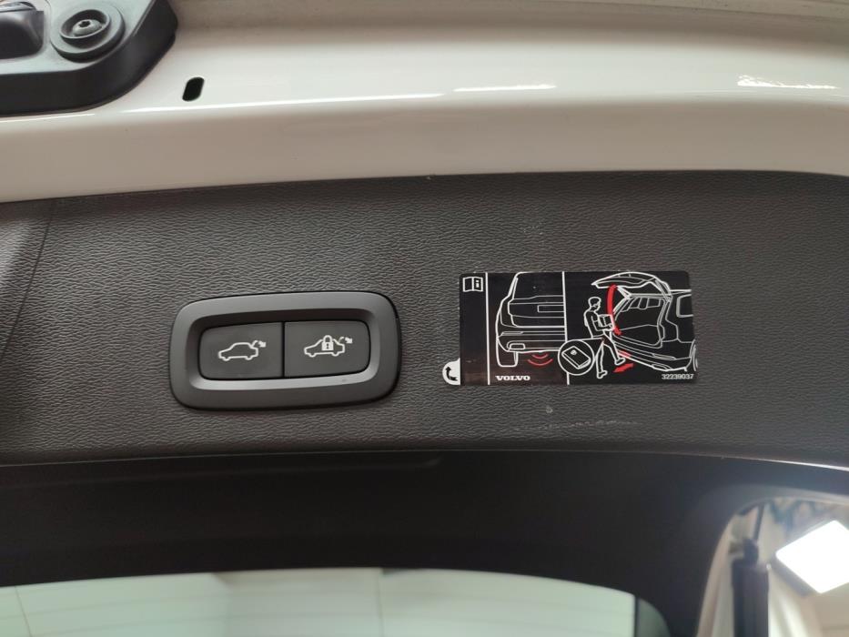 VOLVO XC40 2022