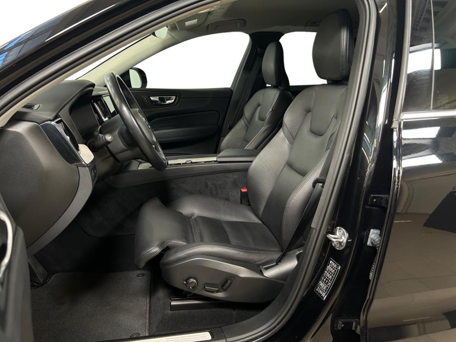 VOLVO XC60 2022
