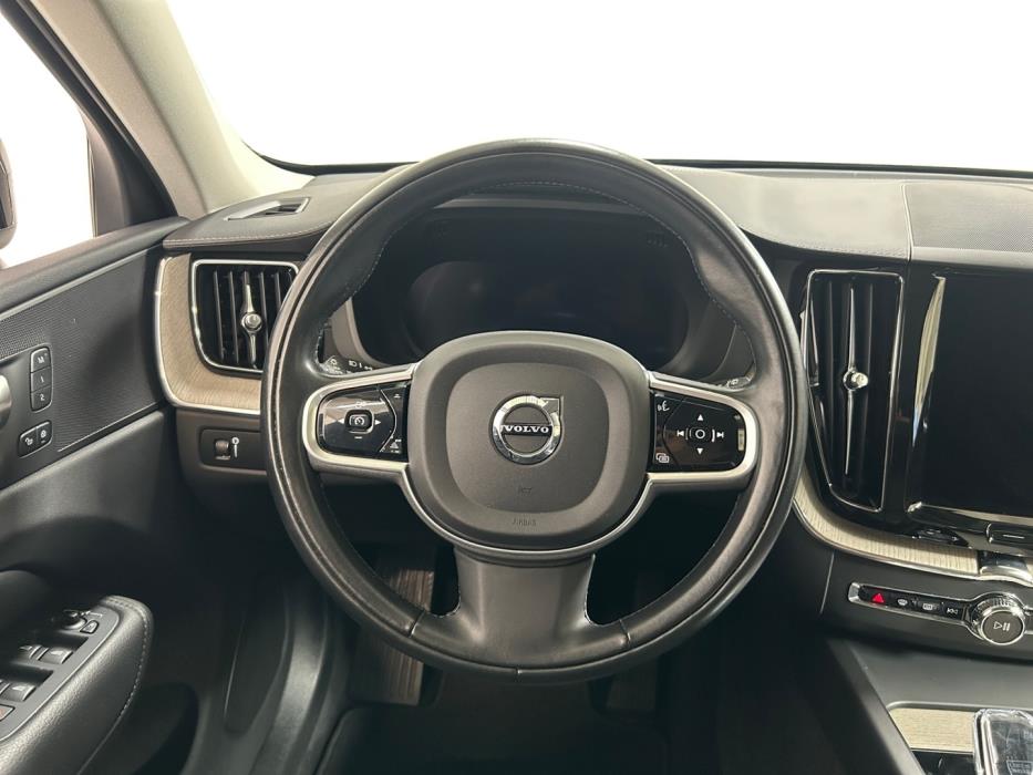 VOLVO XC60 2022