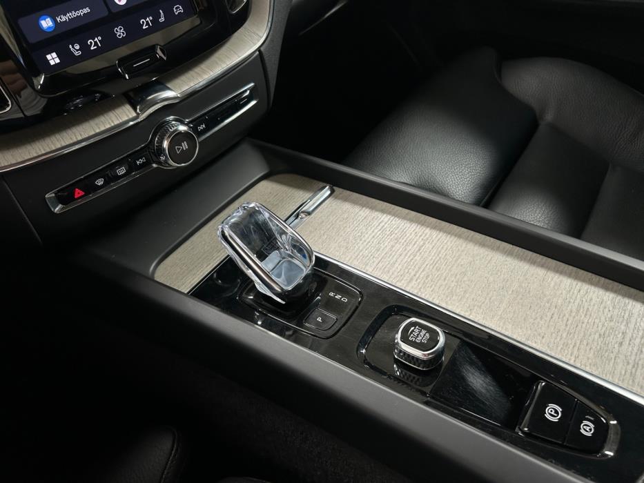 VOLVO XC60 2022