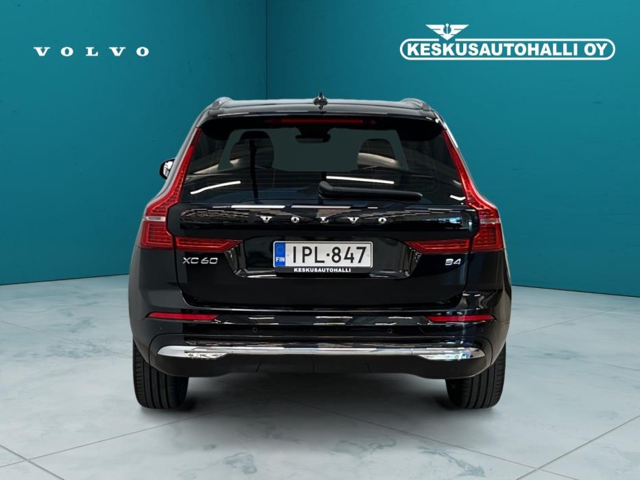 VOLVO XC60 2022