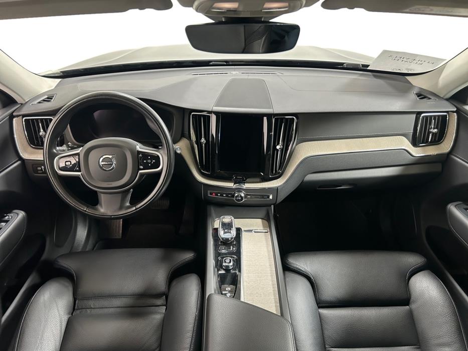 VOLVO XC60 2022