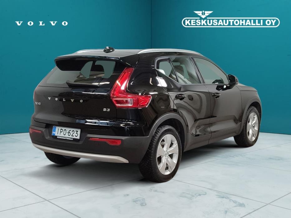 VOLVO XC40 2023