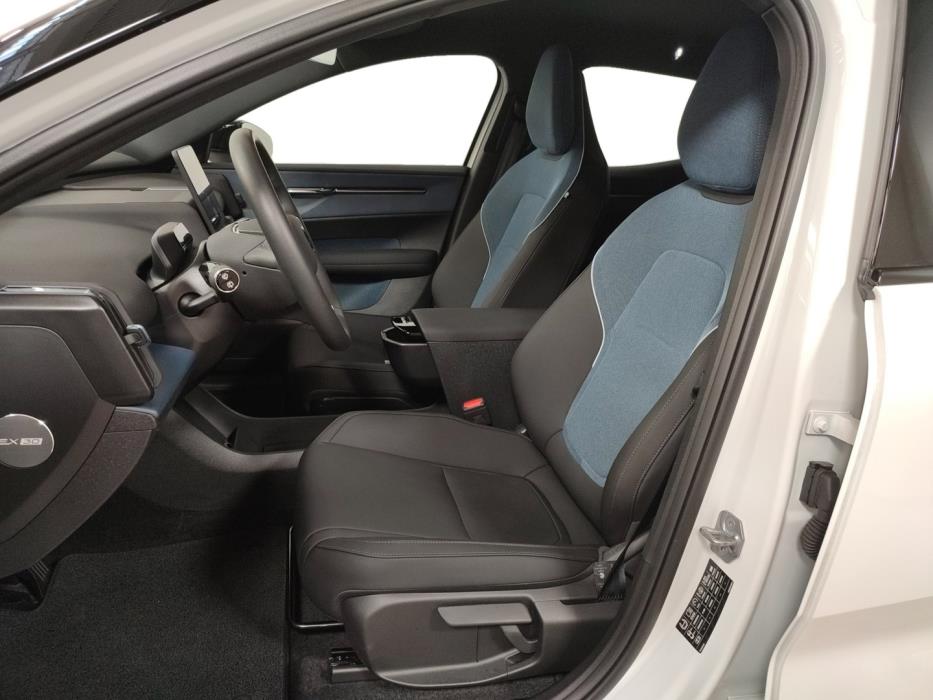 VOLVO EX30 2025