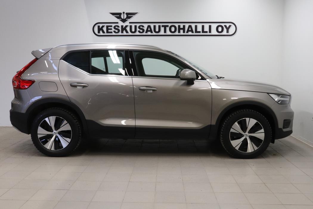 VOLVO XC40 2021