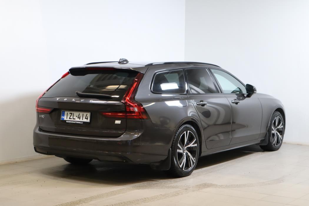 VOLVO V90 2021
