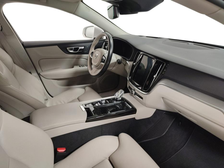 VOLVO V60 2020