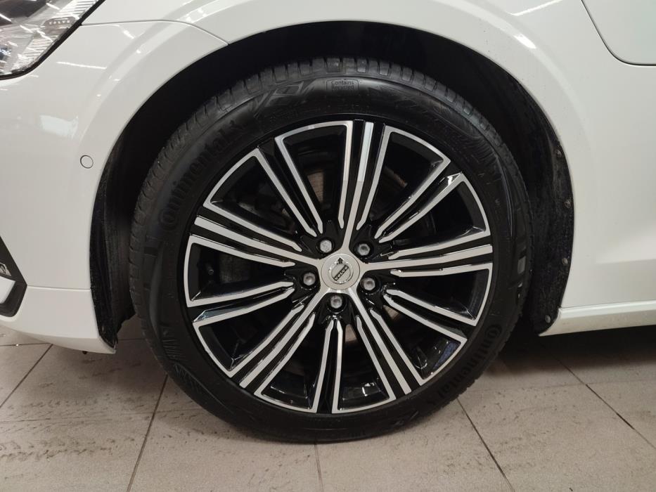 VOLVO V60 2020