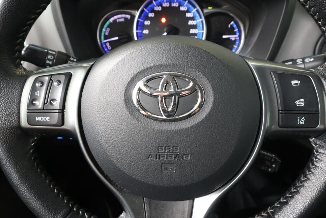TOYOTA Yaris 2016