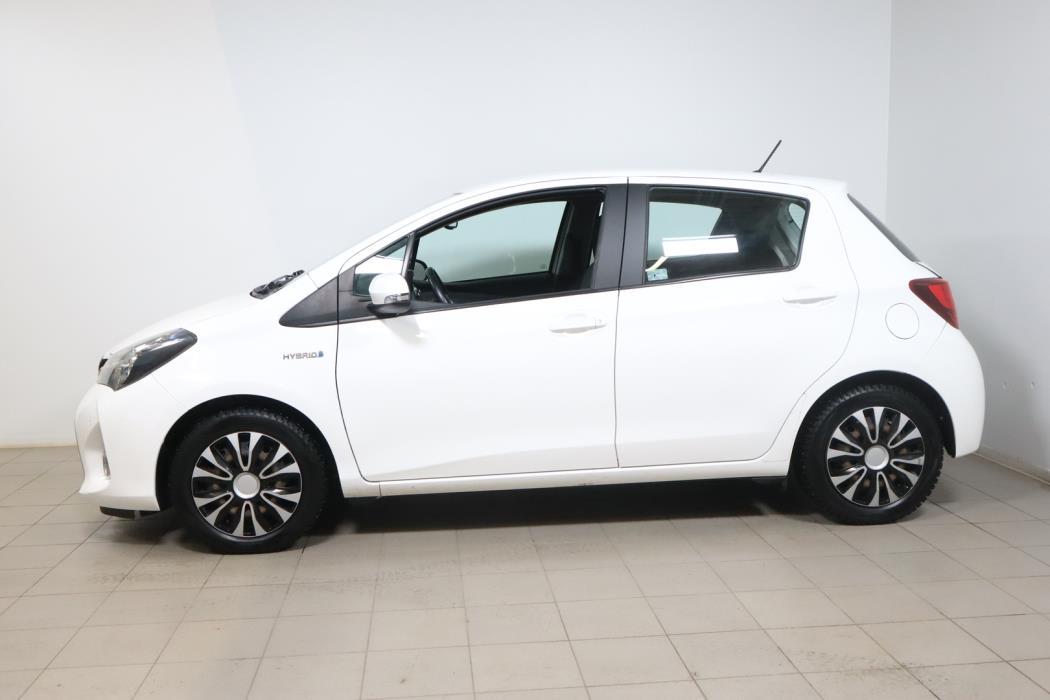 TOYOTA Yaris 2016