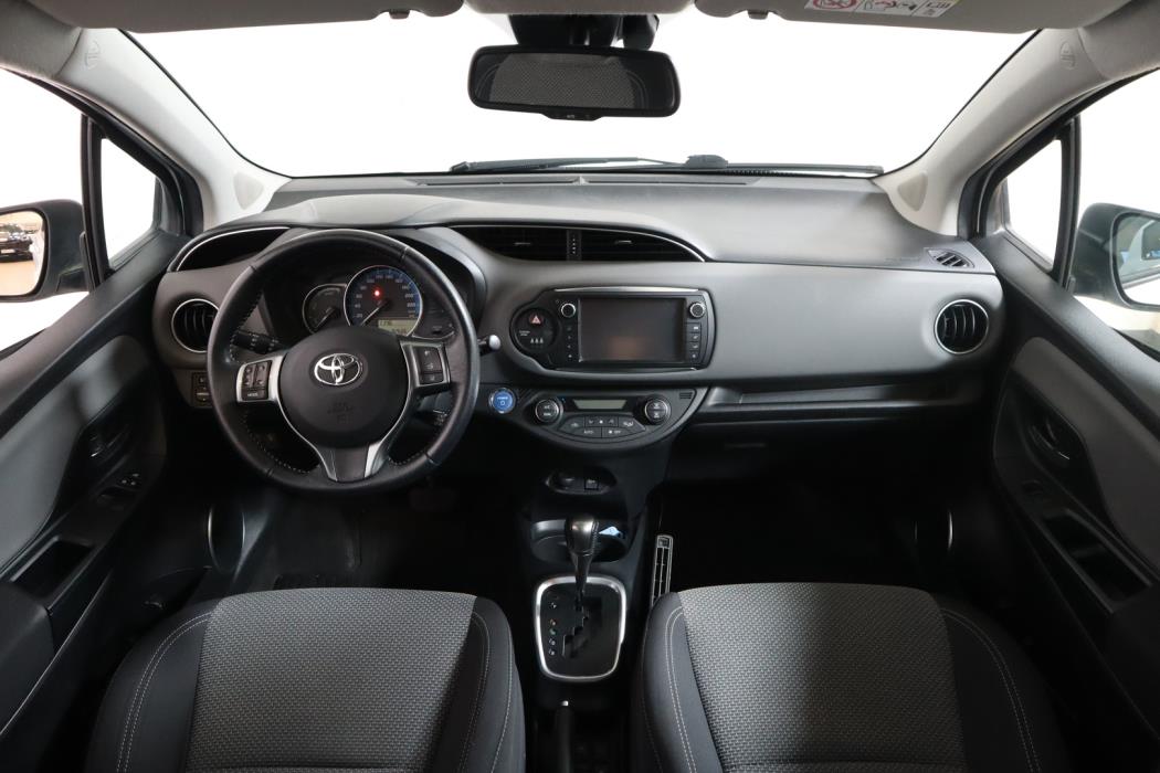 TOYOTA Yaris 2016