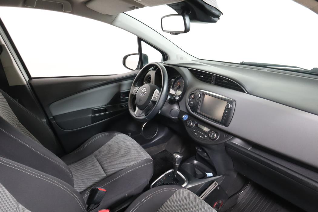 TOYOTA Yaris 2016