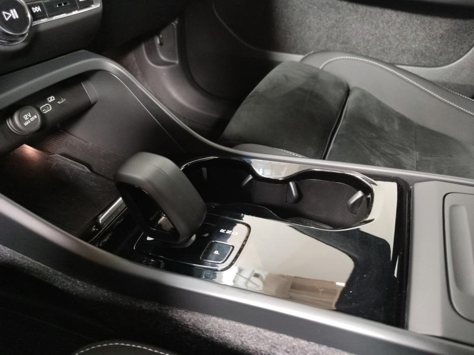 VOLVO C40 2023
