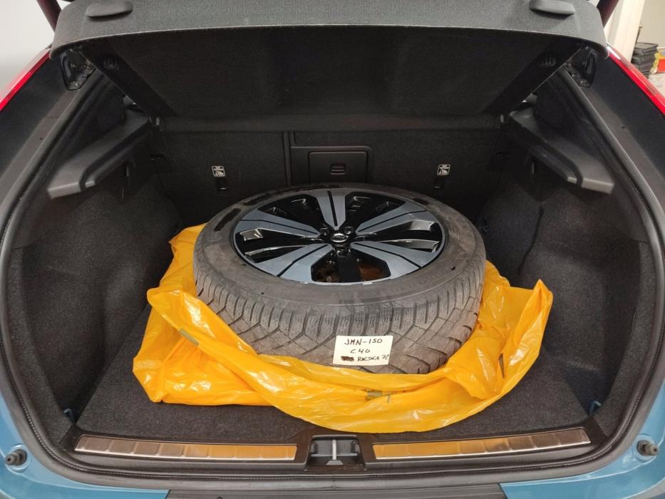 VOLVO C40 2023