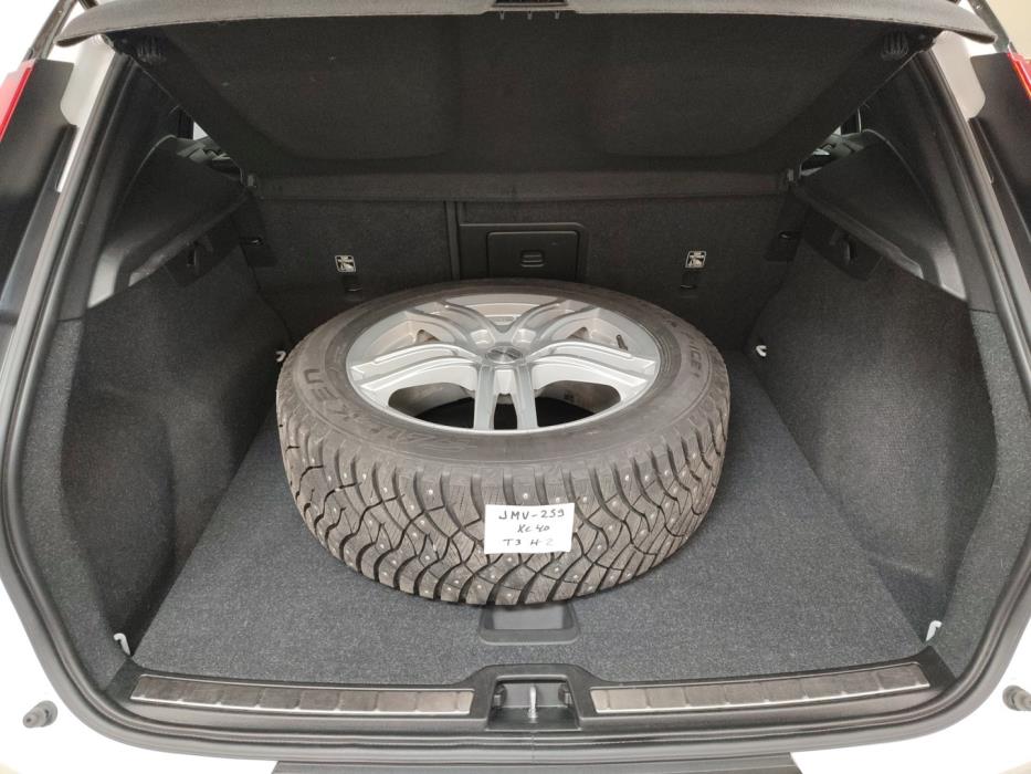 VOLVO XC40 2020