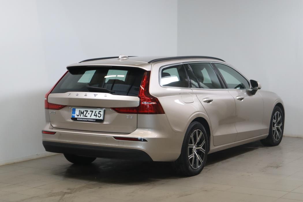 VOLVO V60 2023