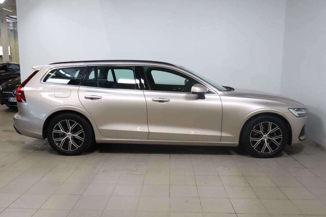 VOLVO V60 2023