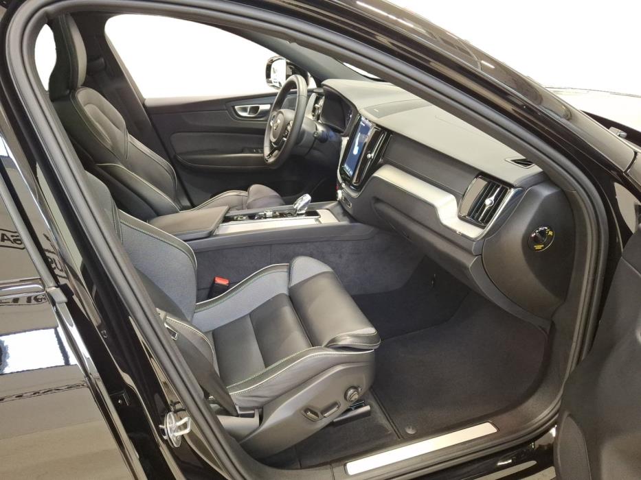 VOLVO XC60 2024
