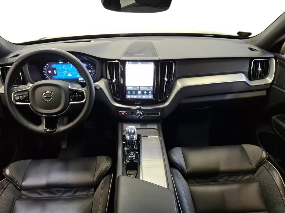 VOLVO XC60 2024