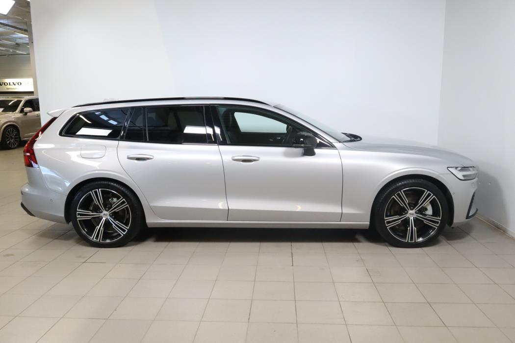 VOLVO V60 2025