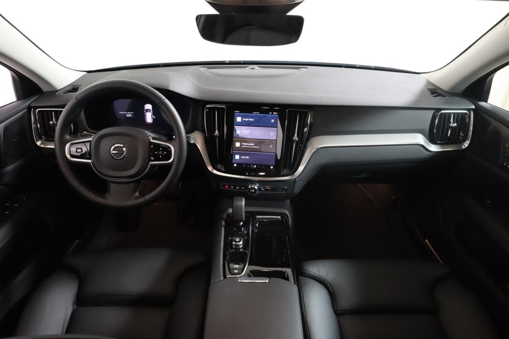 VOLVO V60 2025