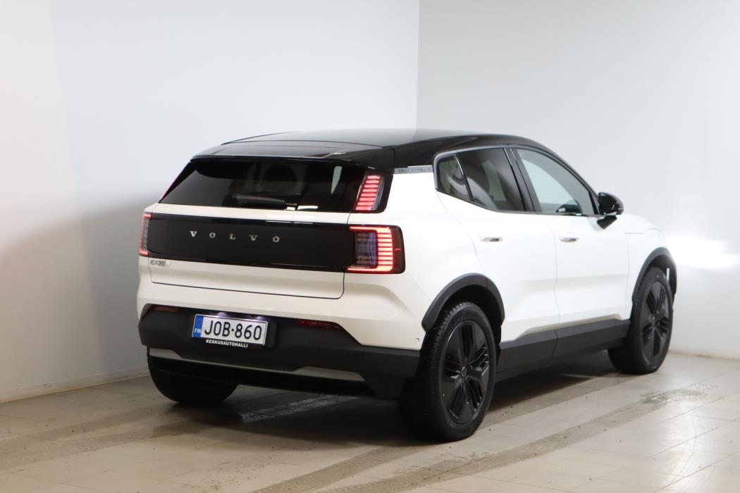 VOLVO EX30 Cross Country 2025