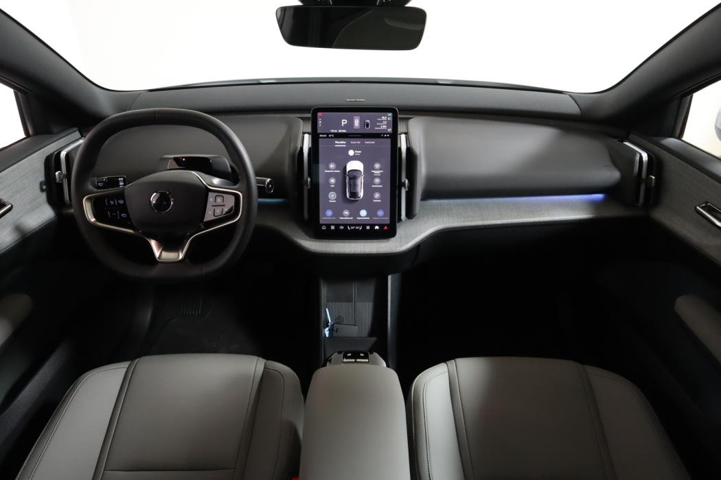 VOLVO EX30 Cross Country 2025