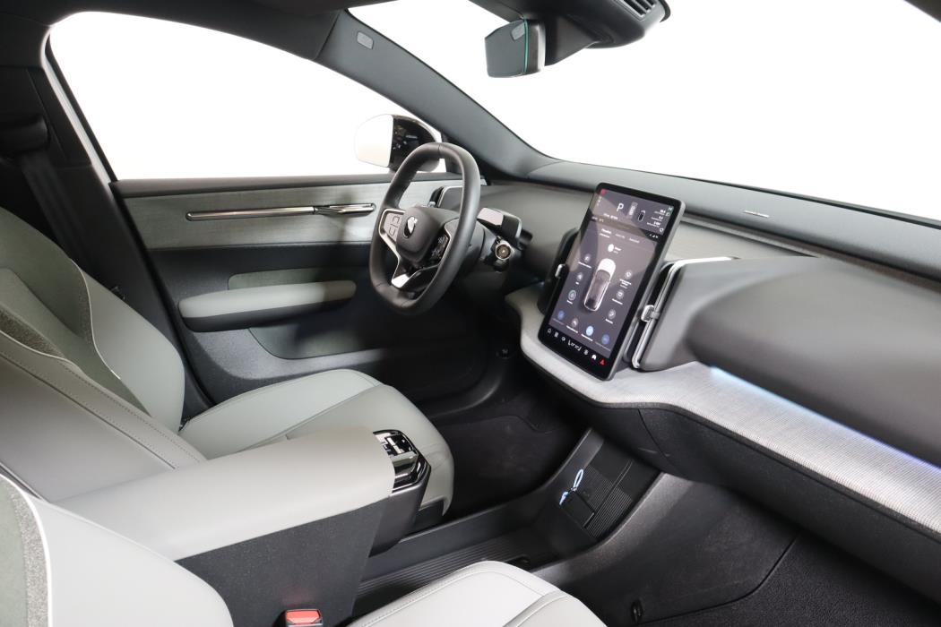 VOLVO EX30 Cross Country 2025