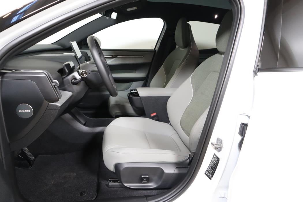 VOLVO EX30 Cross Country 2025