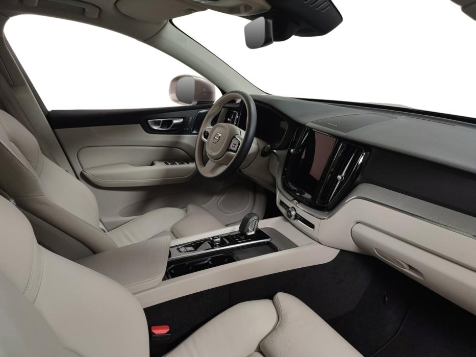 VOLVO XC60 2025