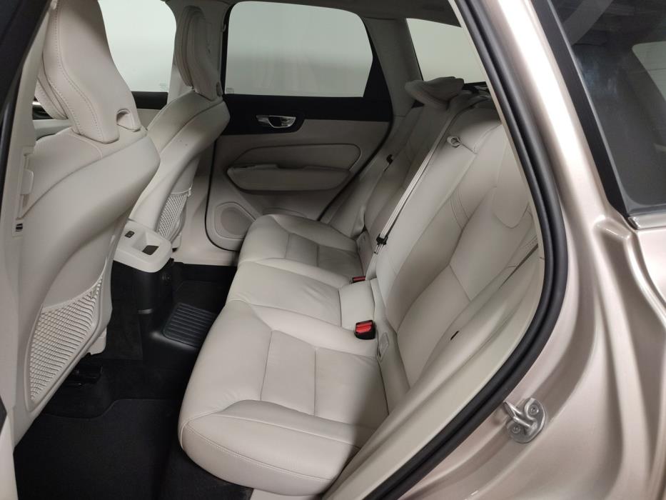 VOLVO XC60 2025