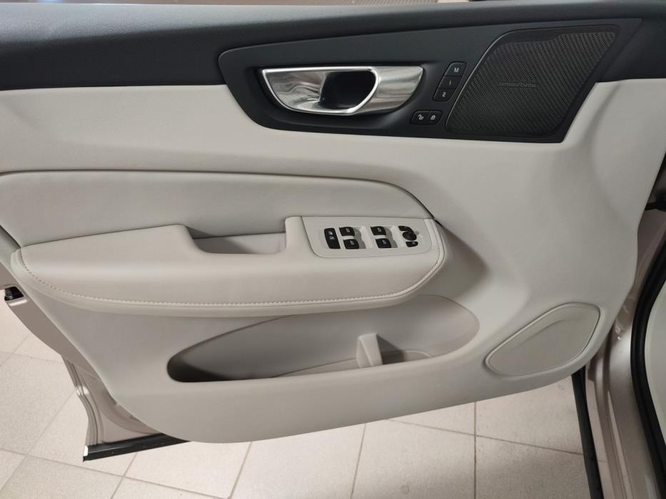 VOLVO XC60 2025