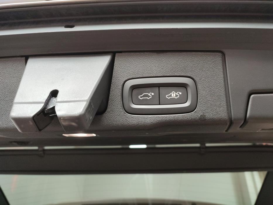 VOLVO XC60 2025