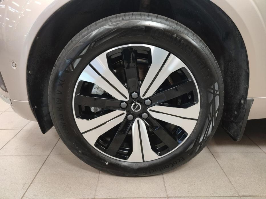 VOLVO XC60 2025