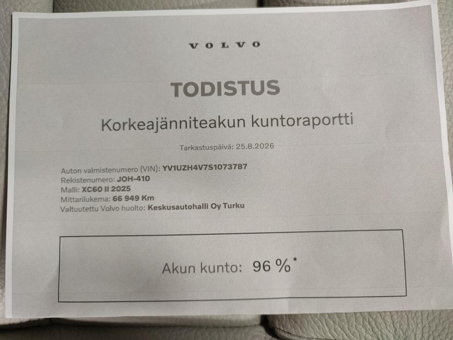 VOLVO XC60 2025